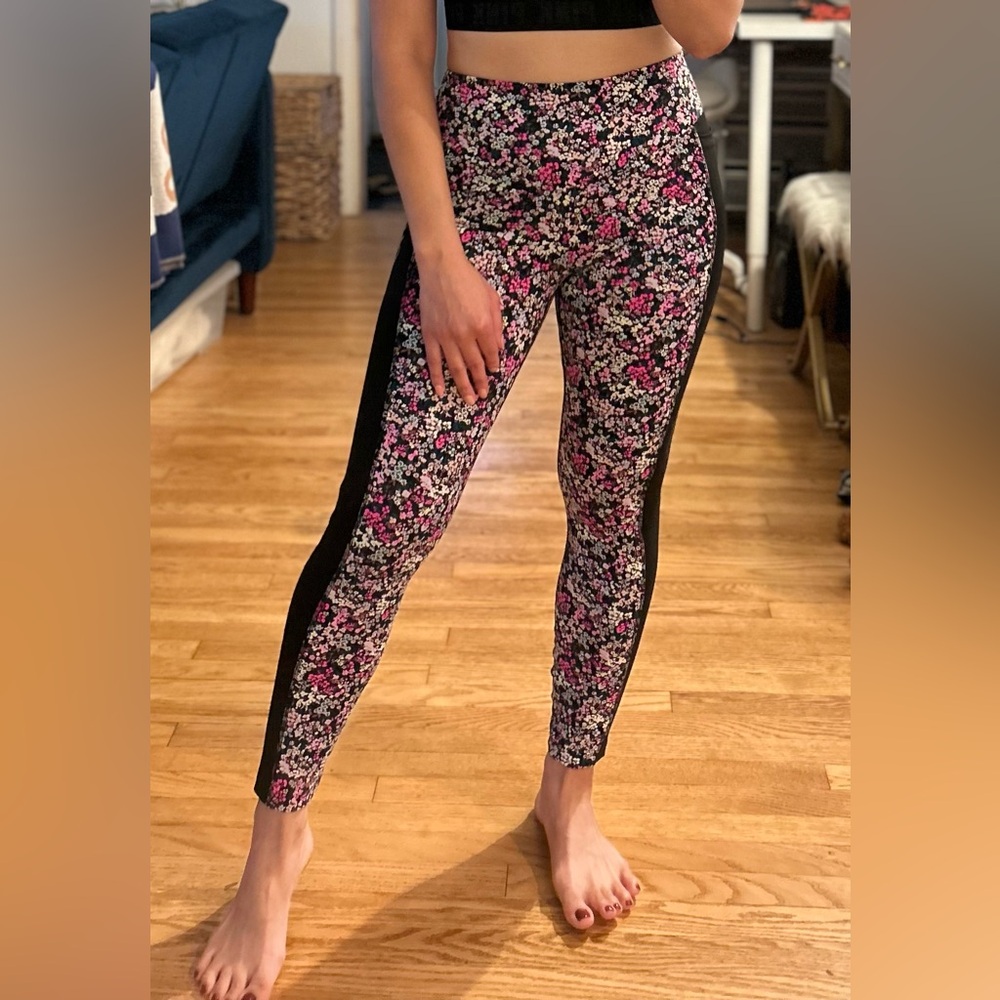 Pink Victoria Secret Floral Print Leggings with side pockets. Size: Xs